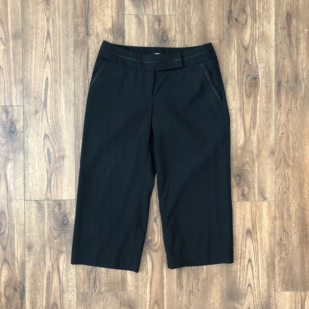 White House Black Market Capri pants 2 regular